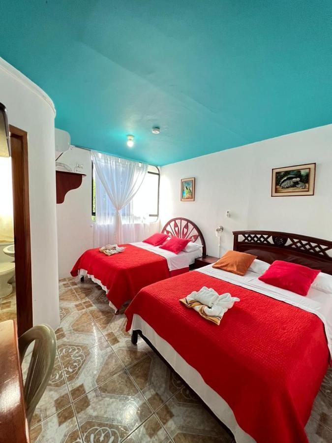 Hostal Brisas Del Mar Puerto Villamil Exterior foto