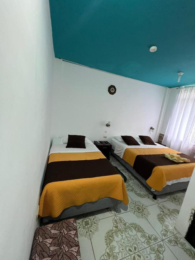 Hostal Brisas Del Mar Puerto Villamil Exterior foto