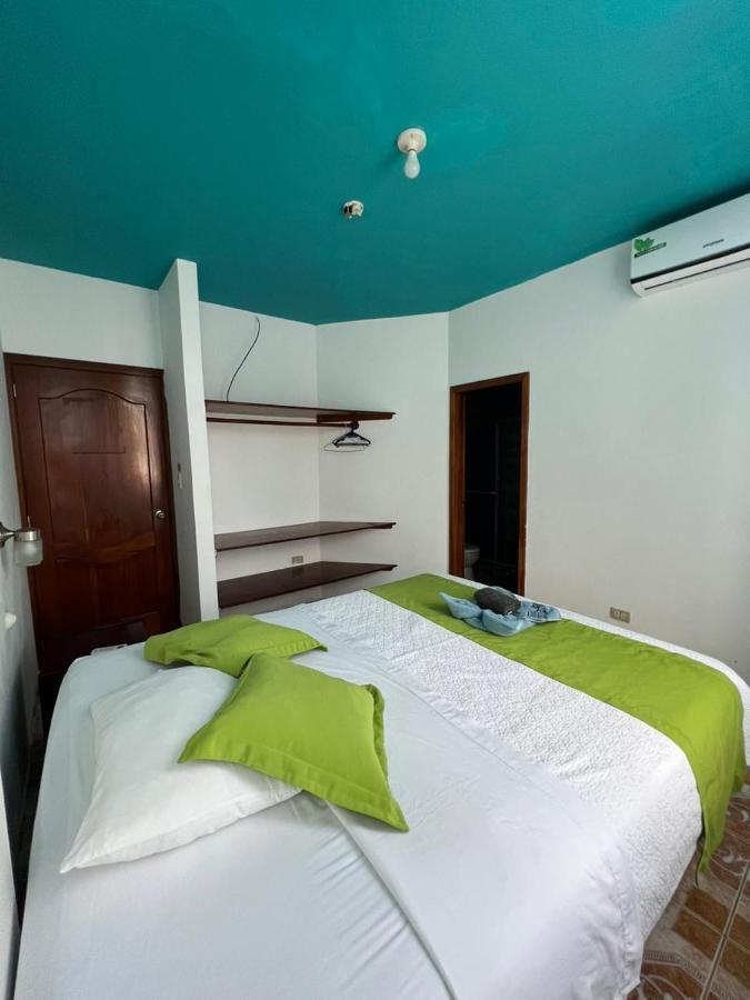Hostal Brisas Del Mar Puerto Villamil Exterior foto